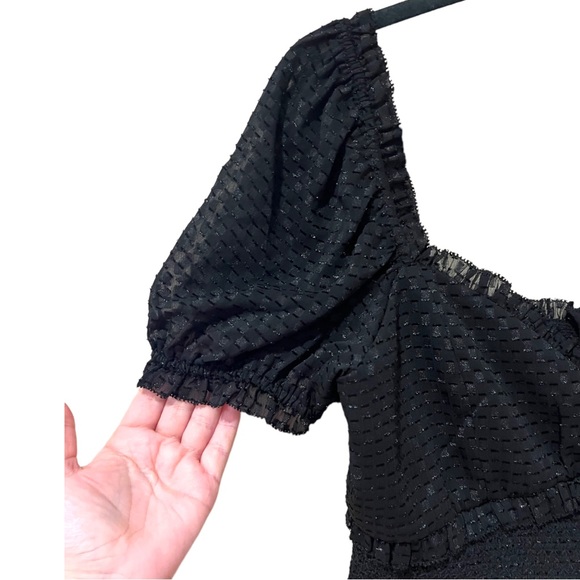 Alice + Olivia Rianna Puff Sleeve Smocked Crop Top in Black (L) - Picture 9 of 13